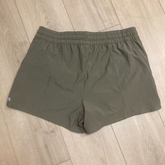 Vuori Clementine 4" Running Shorts Pistachio Green Pull on Women's Size Large - Picture 4 of 6